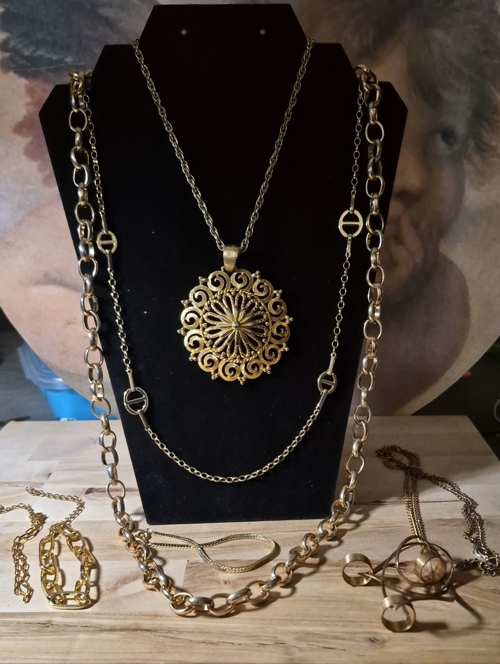 Gold Filigree Medallion Pendant Necklace - Elegant Women’s Jewelry